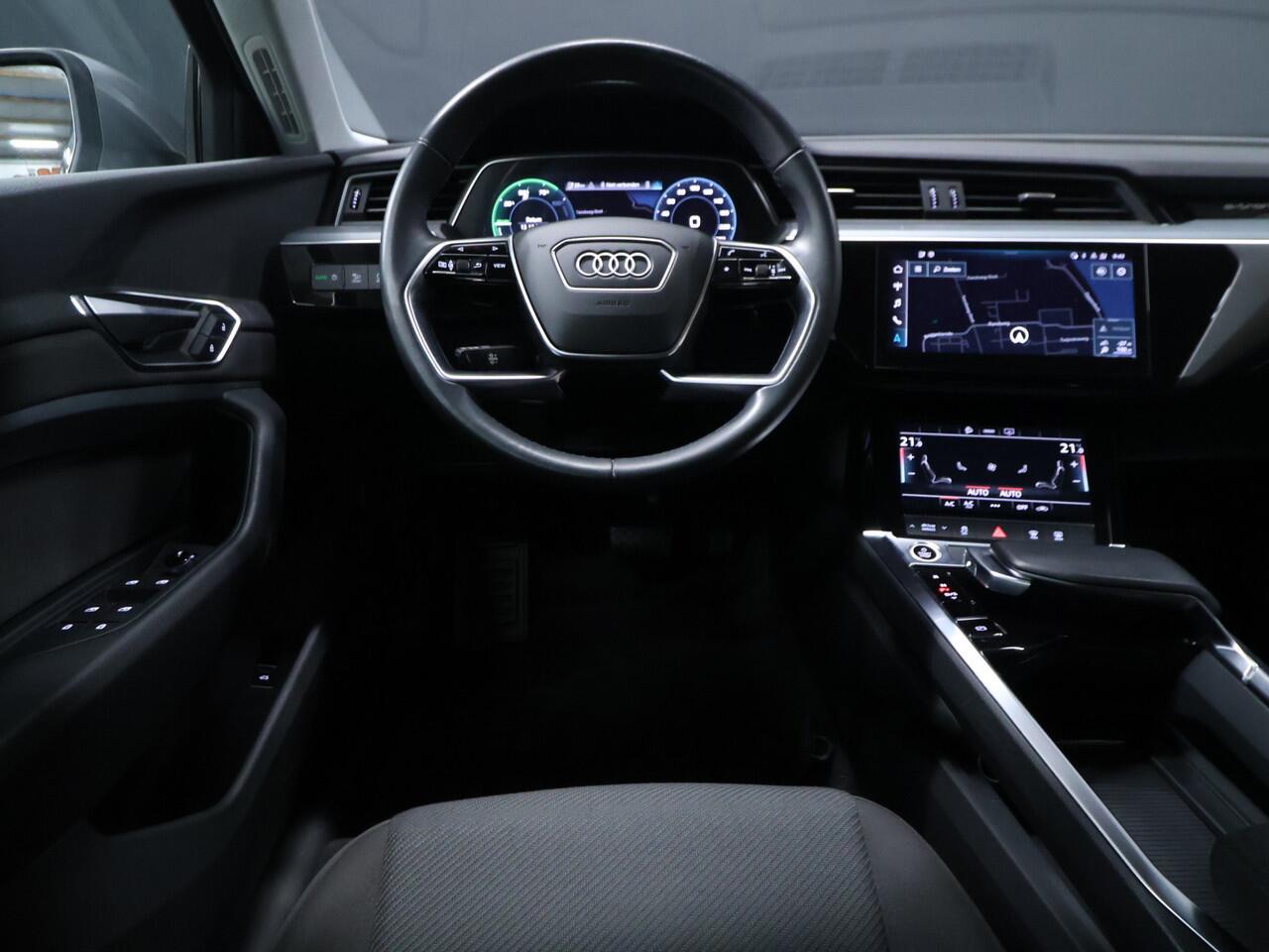 Audi e-tron 55 quattro edition 95 kWh Sport [LUCHTVERING, BLUETOOTH TELEFOON, PDC V+A, CRUISE CONTROL, CLIMATE CONTROL, LANE ASSIST, ELEKTRISCHE ACHTERKLEP, LED KOPLAMPEN, NIEUWSTAAT]