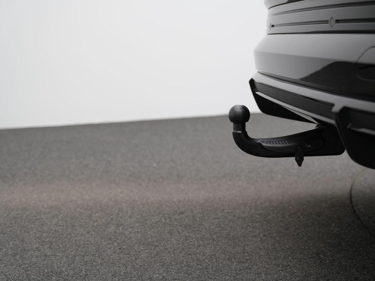 Audi e-tron Sportback 50 quattro S-Line 71 kWh | Panoramadak | Trekhaak | Nachtzicht | Valcona leder | Geheugenstoel | Head-up display | 360 camera