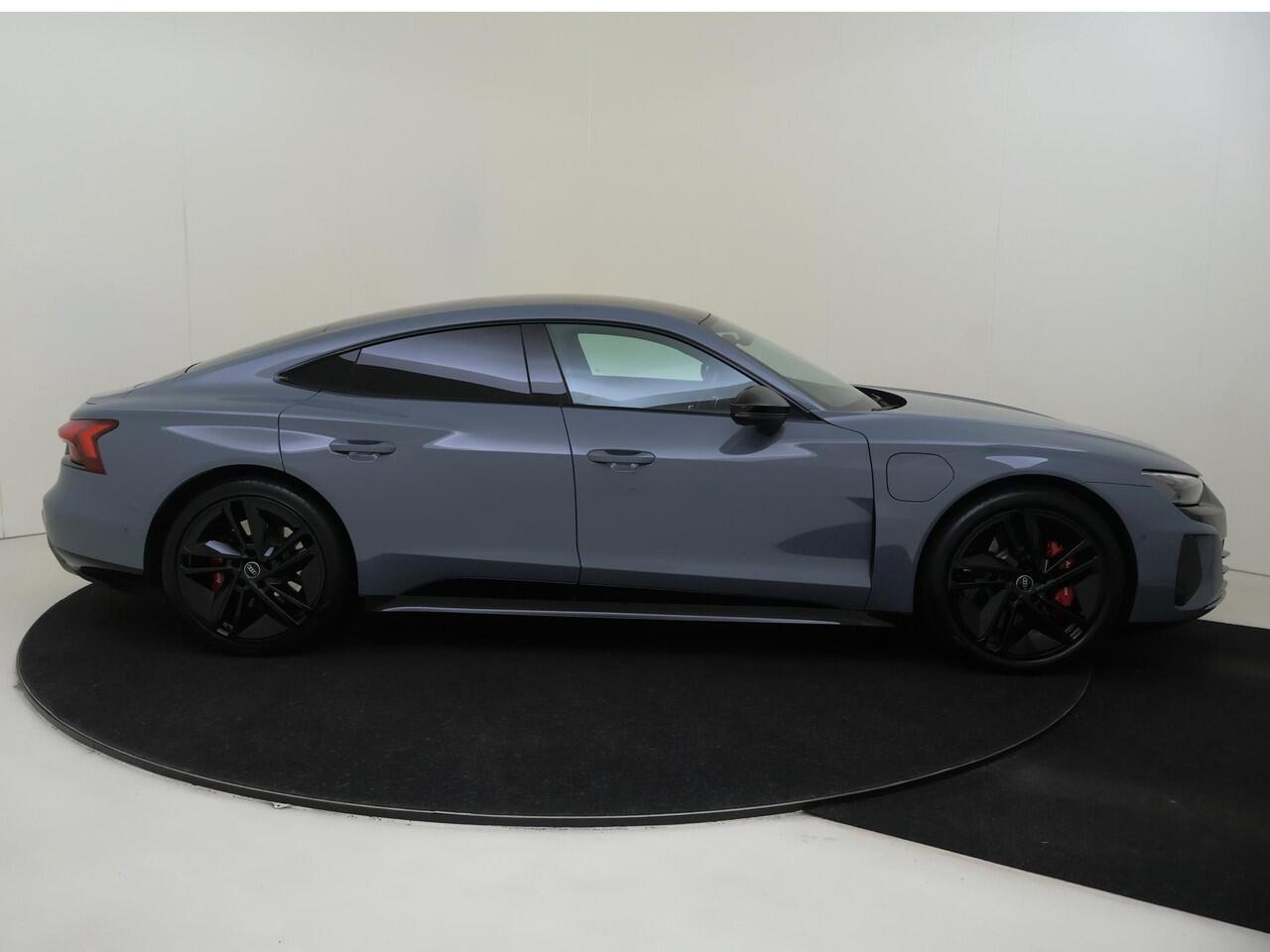 Audi e-tron GT RS 93 kWh | Carbon pakket in- en exterieur | 360 camera | Luchtvering | Stoelventilatie voor | Bang & Olufsen | Lederen bekleding | LED matrix verlichting |