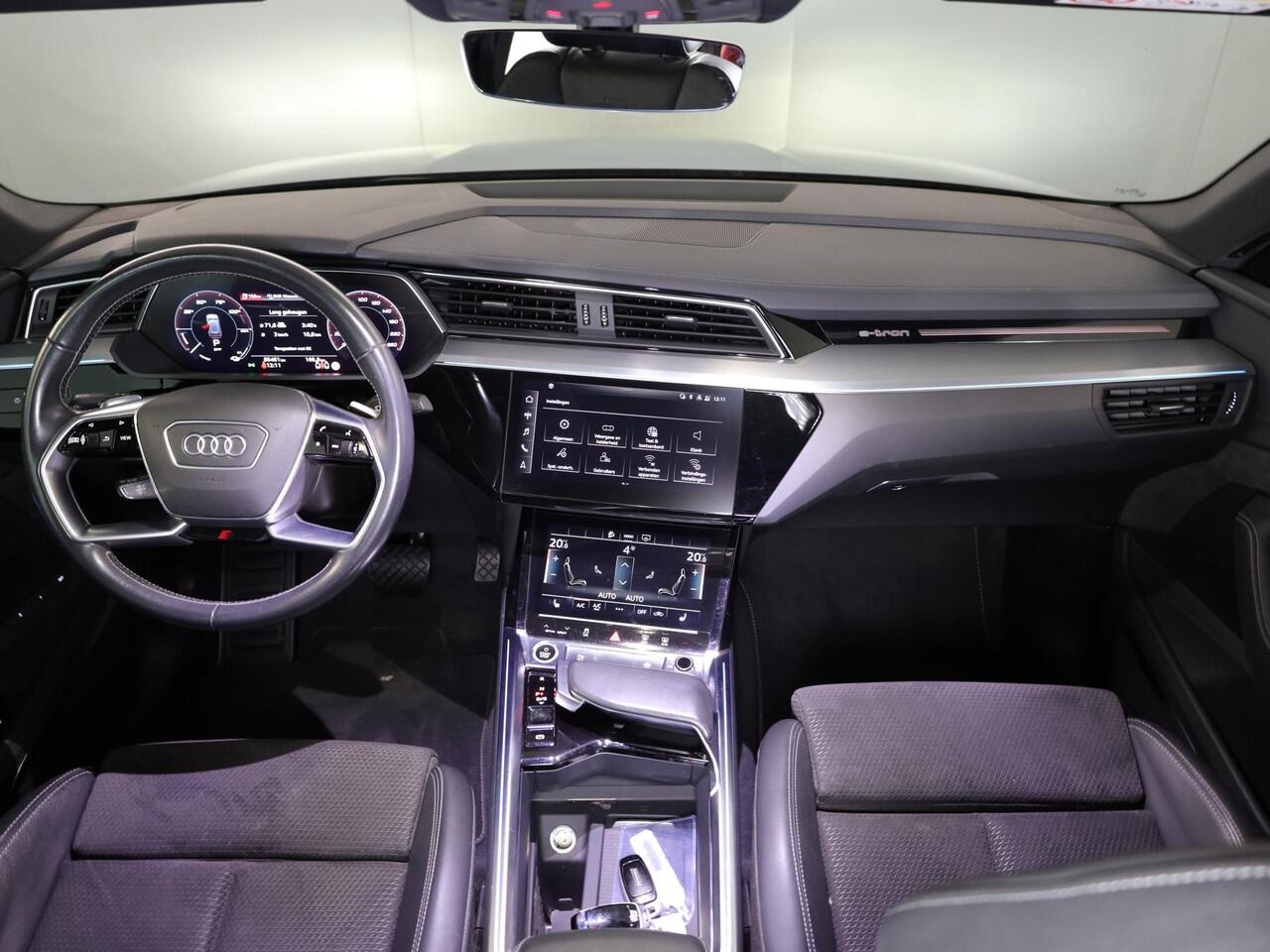 Audi e-tron Sportback 55 quattro S edition 95 kWh 408pk | Panoramadak | Afneembare trekhaak | Matrix Led koplampen | Parkeer camera achter