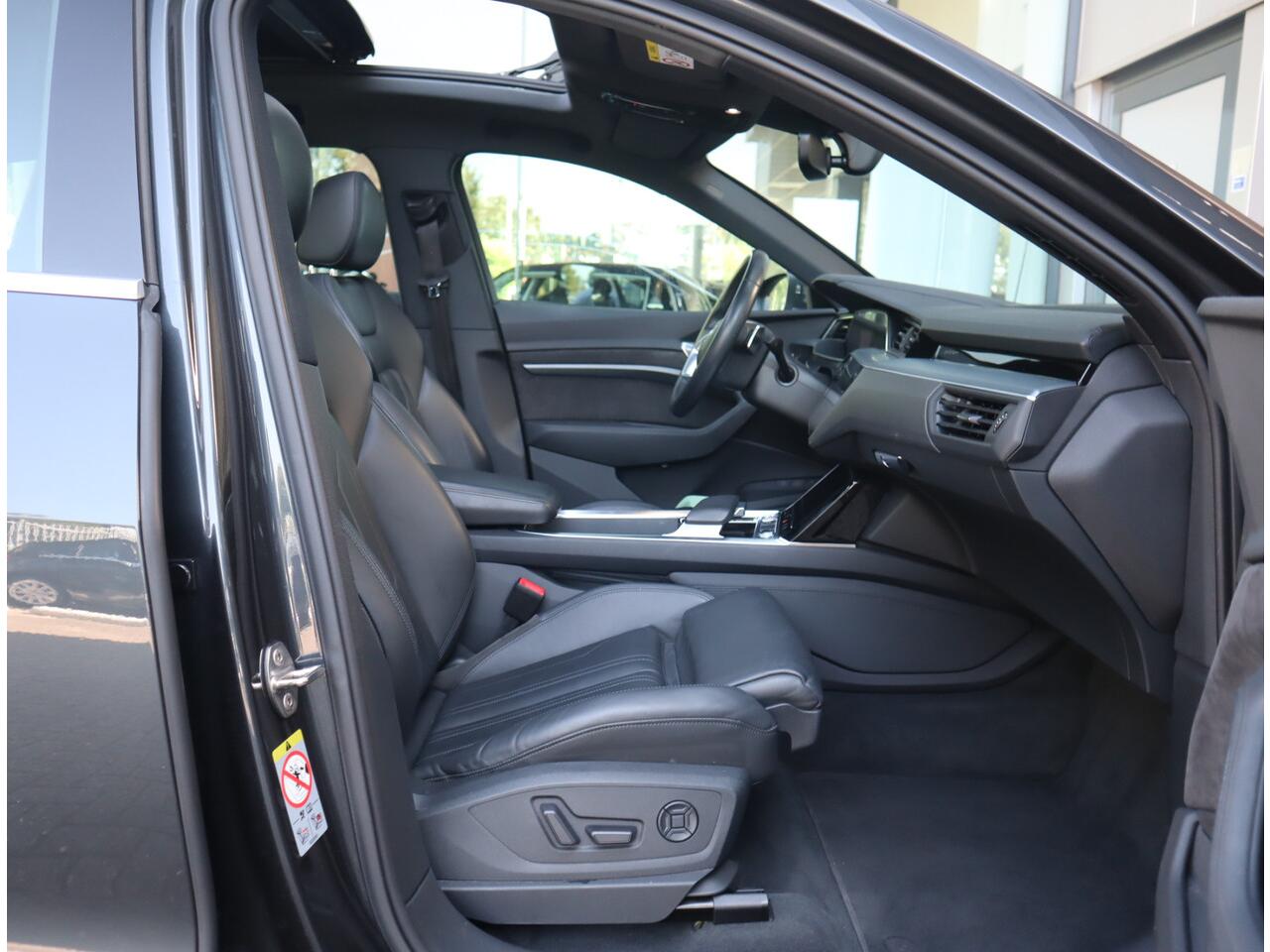 Audi e-tron 50 quattro Business edition Plus 71 kWh/ SOH 91% / Panoramadak / Sportstoelen