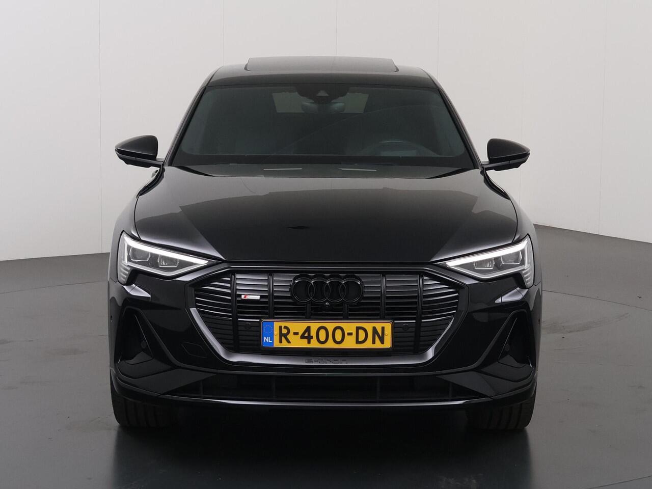 Audi e-tron Sportback 55 quattro S Line 95 kWh | SOH 97,6% | Panoramadak | Digitaal Dashboard | Sportstoelen Ele.verstelbaar + Geheugen | HUD | 360 Camera | DAB | Adaptieve Cruise Control | Ele. kofferdeksel |