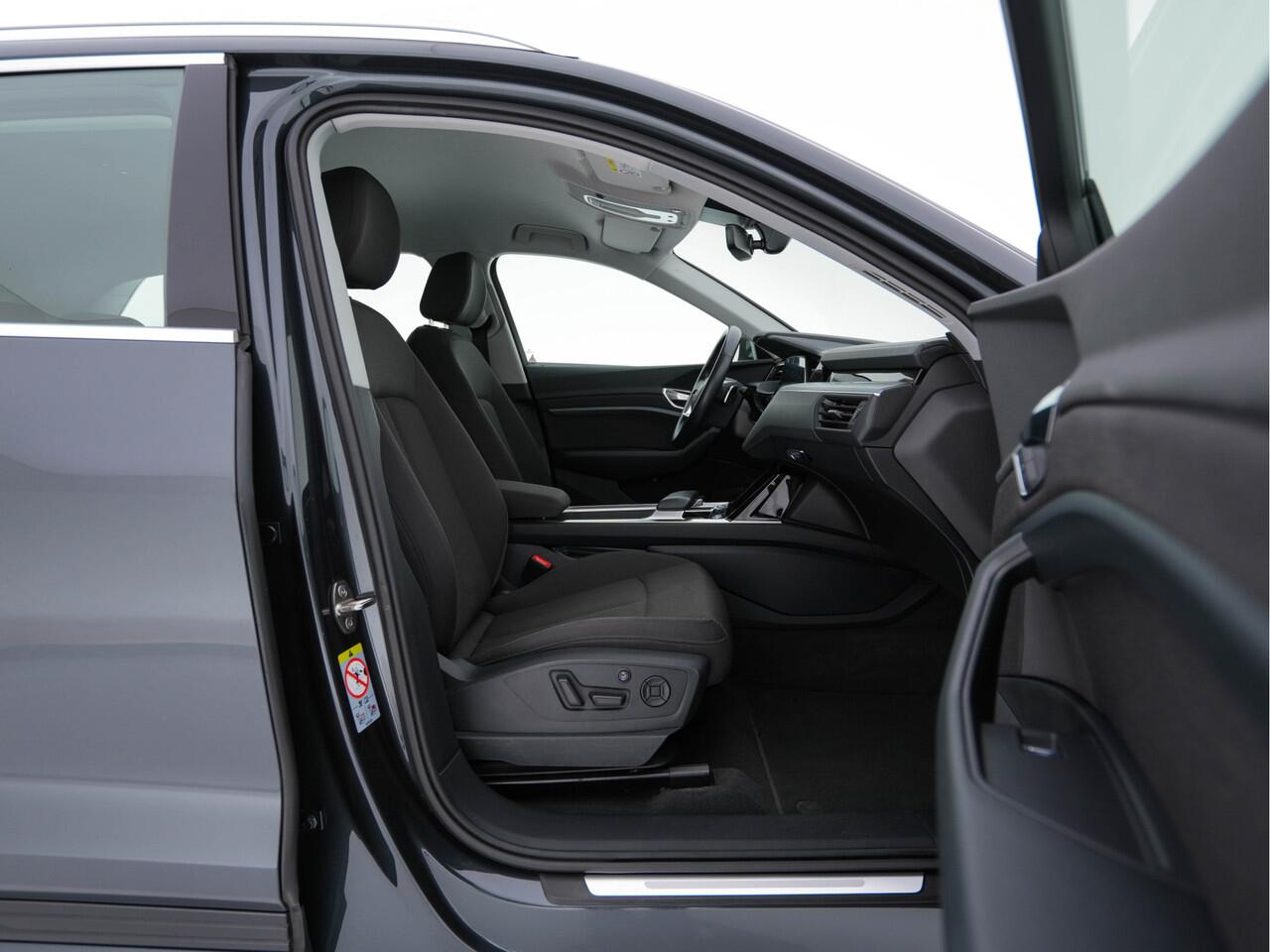 Audi e-tron 50 Quattro Launch edition 71 kWh (?) (3-Fase-11 kW) {SOH-100%} (INCL-BTW) Aut. *HEATPUMP | FULL-LED | DIGI-COCKPIT | NAVI-FULLMAP | HEATED-COMFORTSEATS | KEYLESS | AUDI-SOUND | SHIFT-PADDLES | ECC | PDC | CRUISE | 20''ALU*