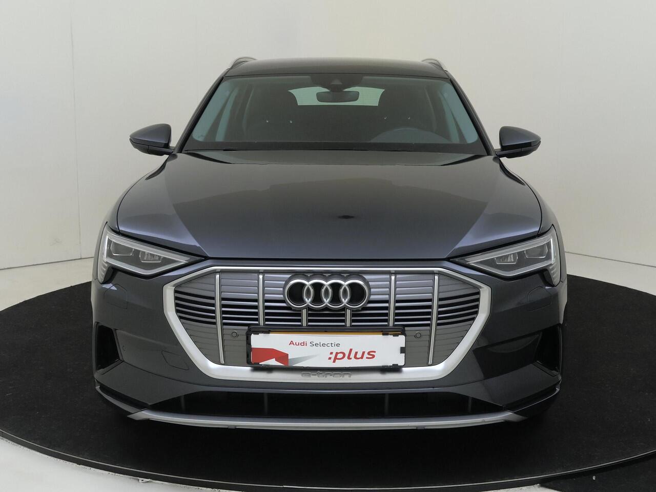 Audi e-tron e-tron 50 quattro Launch edition 71 kWh | Luchtvering | Navigatie Plus | Elektrische achterklep | Parkeersensoren | Cruise control | Elektrisch verstelbare voorstoelen | Elektrisch inklapbare buitenspiegels |