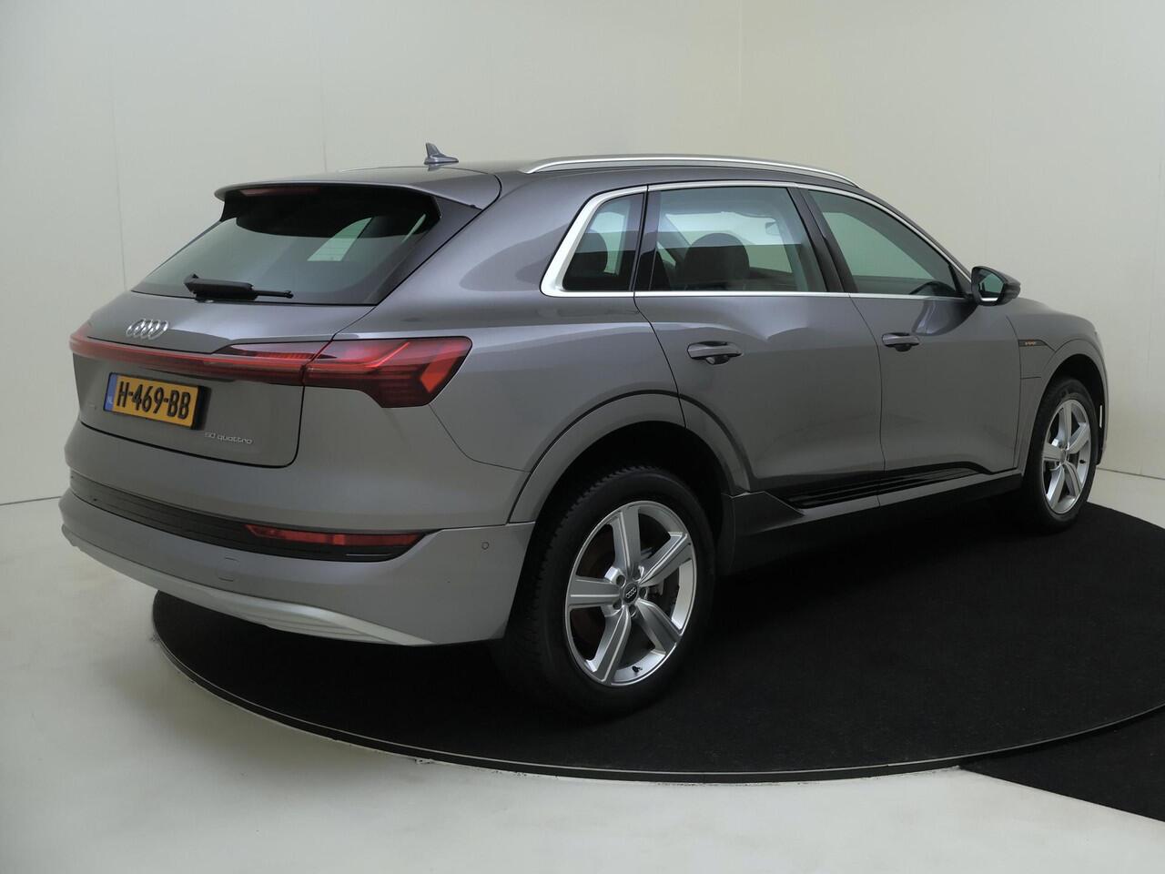 Audi e-tron e-tron 50 quattro Launch edition 71 kWh | Luchtvering | Navigatie Plus | Lederen bekleding | Elektrisch verstelbare voorstoelen | Parkeersensoren | Cruise control |