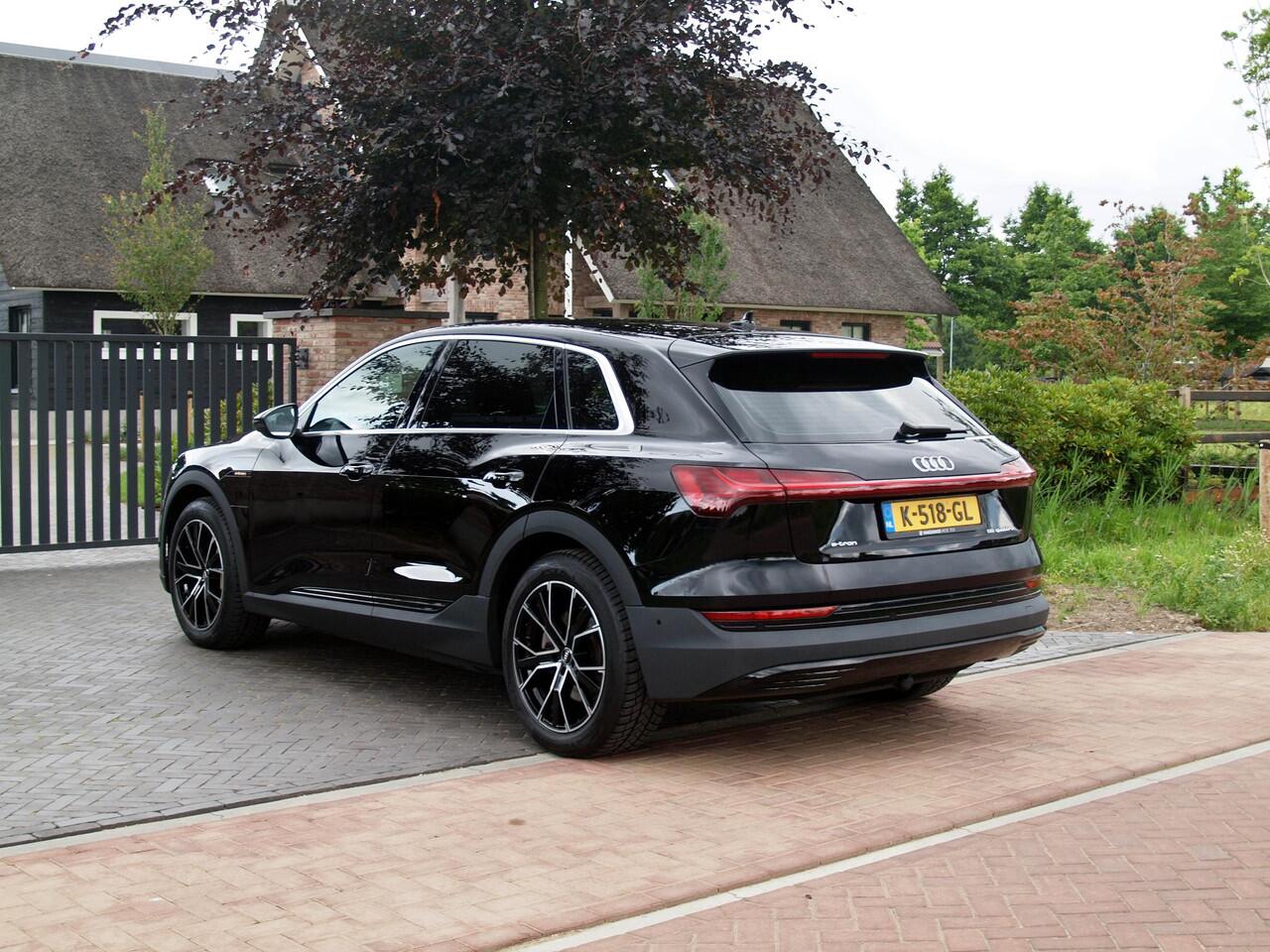 Audi e-tron 55 quattro edition 95 kWh | NL-Auto | Trekhaak | Parkeersensoren | DAB |