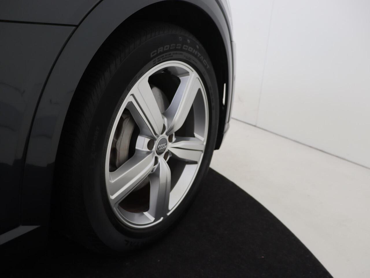 Audi e-tron e-tron 50 quattro Launch edition 71 kWh | Luchtvering | Navigatie Plus | Elektrische achterklep | Parkeersensoren | Cruise control | Elektrisch verstelbare voorstoelen | Elektrisch inklapbare buitenspiegels |