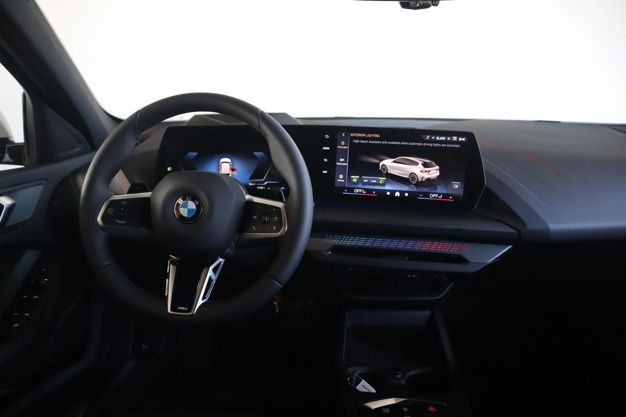 BMW 1-SERIE 120 M Sportpakket Pro | Innovation Pack | BMW Iconic Glow nierengrille | Ekris Selection