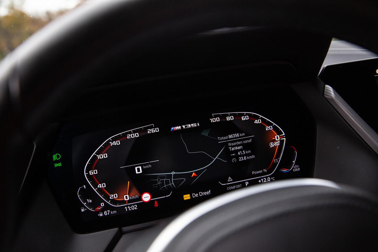 BMW 1-SERIE M135i xDrive High Executive 306pk , Kuipstoelen, Harman/Kardon, Head-up display, Sfeerverlichting