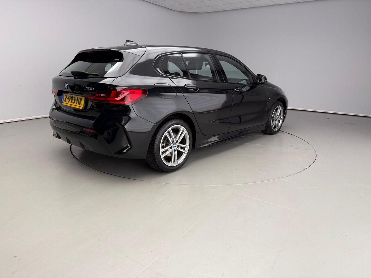 BMW 1-SERIE 5-deurs 118i | M-Sportpakket | LED | Navigatie | Sportstoelen | Sportonderstel | DAB | Alu 17 inch