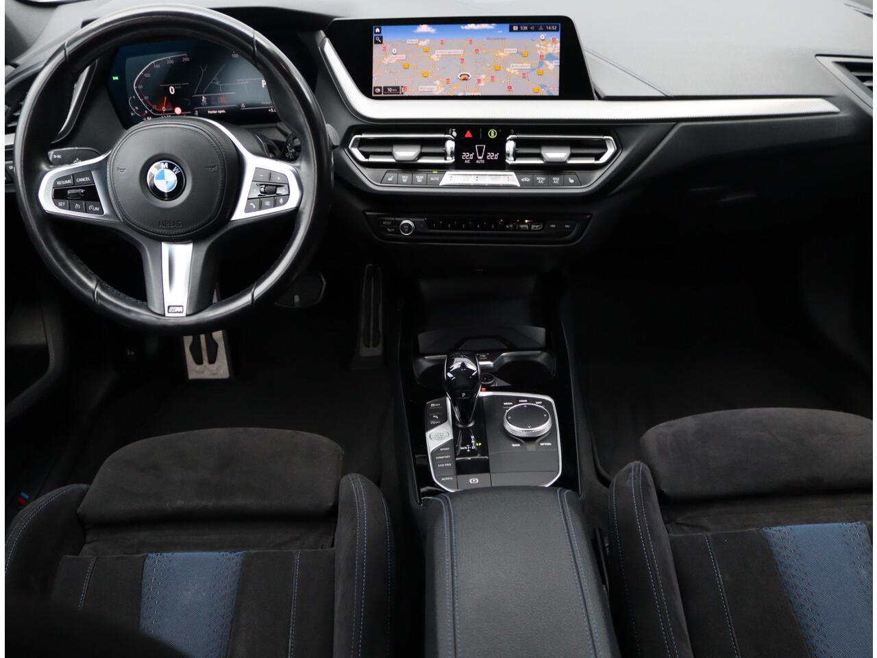 BMW 1-SERIE 120i M-sport | Parkeercamera | Keyless | Schaalstoelen