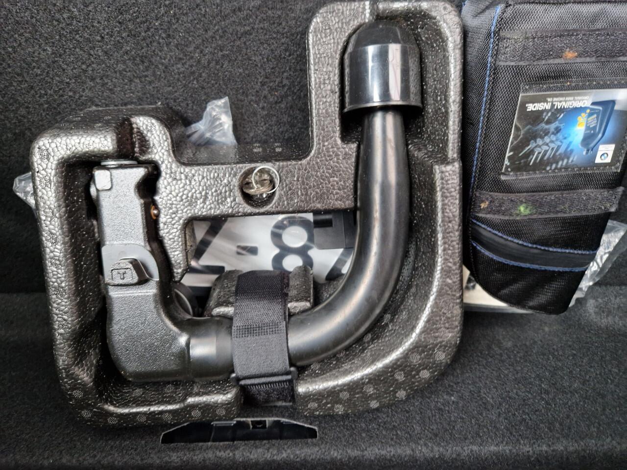 BMW 1-SERIE 118i High Executive Edition 12 MND BOVAG GAR | ECC | PANO | CARPLAY | STOELVERW. | CRUISE | CAMERA | LEER |