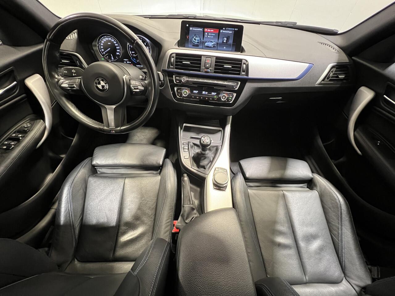 BMW 1-SERIE 118i Edition M Sport Shadow High Executive | Cruise control | Lederen bekleding | LED | LMV 19'' | Stoelverwarming | Navigatie