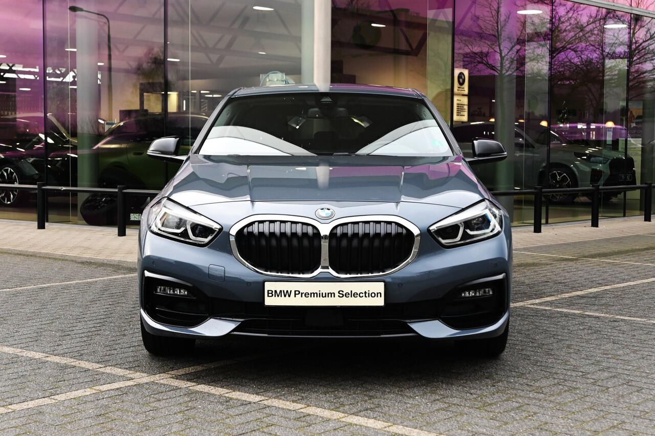 BMW 1-SERIE 118i Sport Line Automaat / Sportstoelen / LED / Live Cockpit Professional / Cruise Control