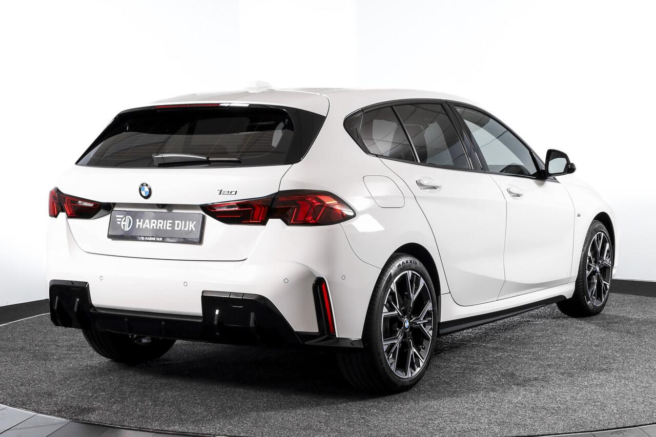 BMW 1-SERIE 120 M Sport | Dig. Cockpit | Adapt. Cruise | Harman/Kardon | Stoelverw. | PDC | Camera | NAV + App. Connect | ECC | DAB | LM 18" | 9351