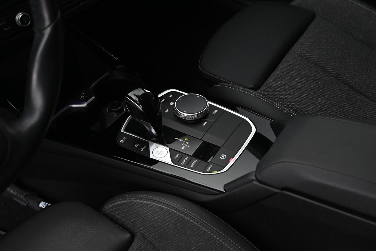 BMW 1-SERIE 118i Sport Line Automaat / Sportstoelen / LED / Live Cockpit Professional / Cruise Control