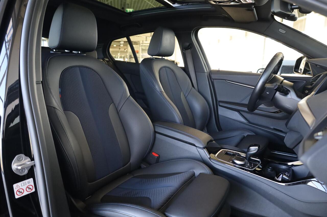 BMW 1-SERIE 118i | M Sportpakket | Panoramadak | HI-FI | Stoel & stuurwielverwarming | Shadow Line | Achteruitrijcamera