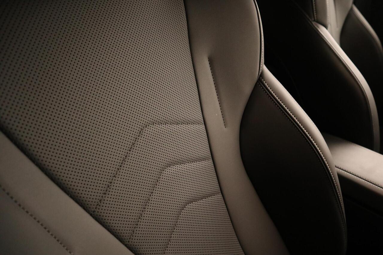 BMW 1-SERIE 5-deurs 120 M Sport Design Edition | Premium Pack | Harman Kardon | Camera | Stoelverwarming | Parkeersensoren | Comfort Access | Parkeersensoren voor en achter