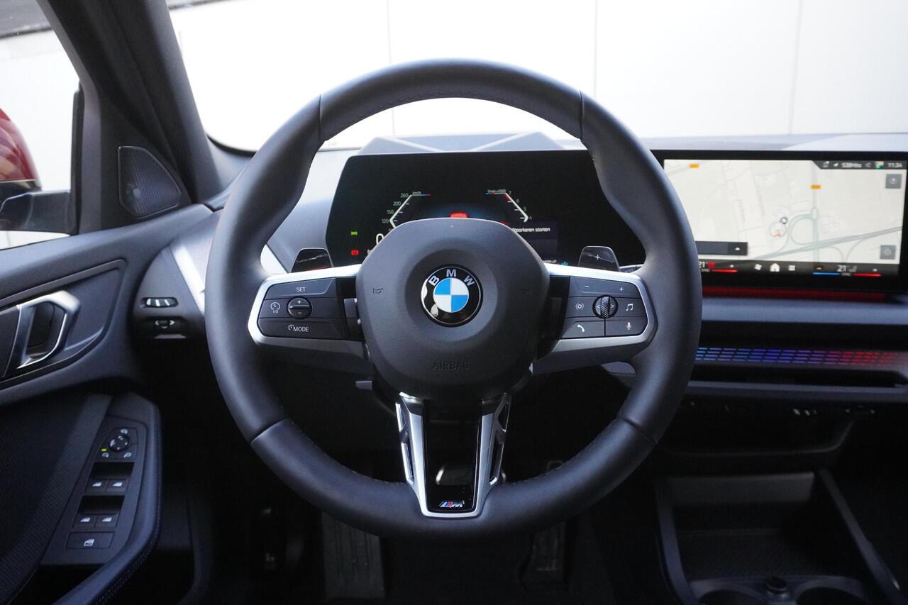 BMW 1-SERIE 120 M Sportpakket | Stuurwielrand verwarmd | Harman-Kardon sound system | BMW Head-Up Display | Parking Assistant Plus | Extra getint glas in achterportierruiten en achterruit