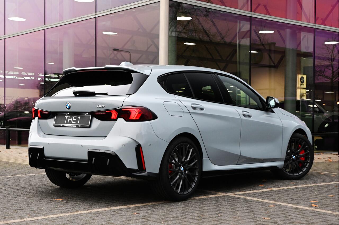 BMW 1-SERIE 120 High Executive M Sport Automaat / Sportstoelen / Adaptieve LED / Head-Up / M Adaptief onderstel / Parking Assistant Plus / Comfort Access