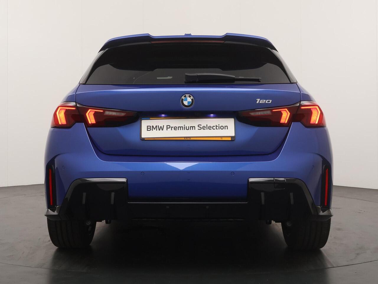 BMW 1-SERIE 120 M-Sport Pro | Panoramadak | Harman Kardon | Adaptive Cruise | Comfort Access |