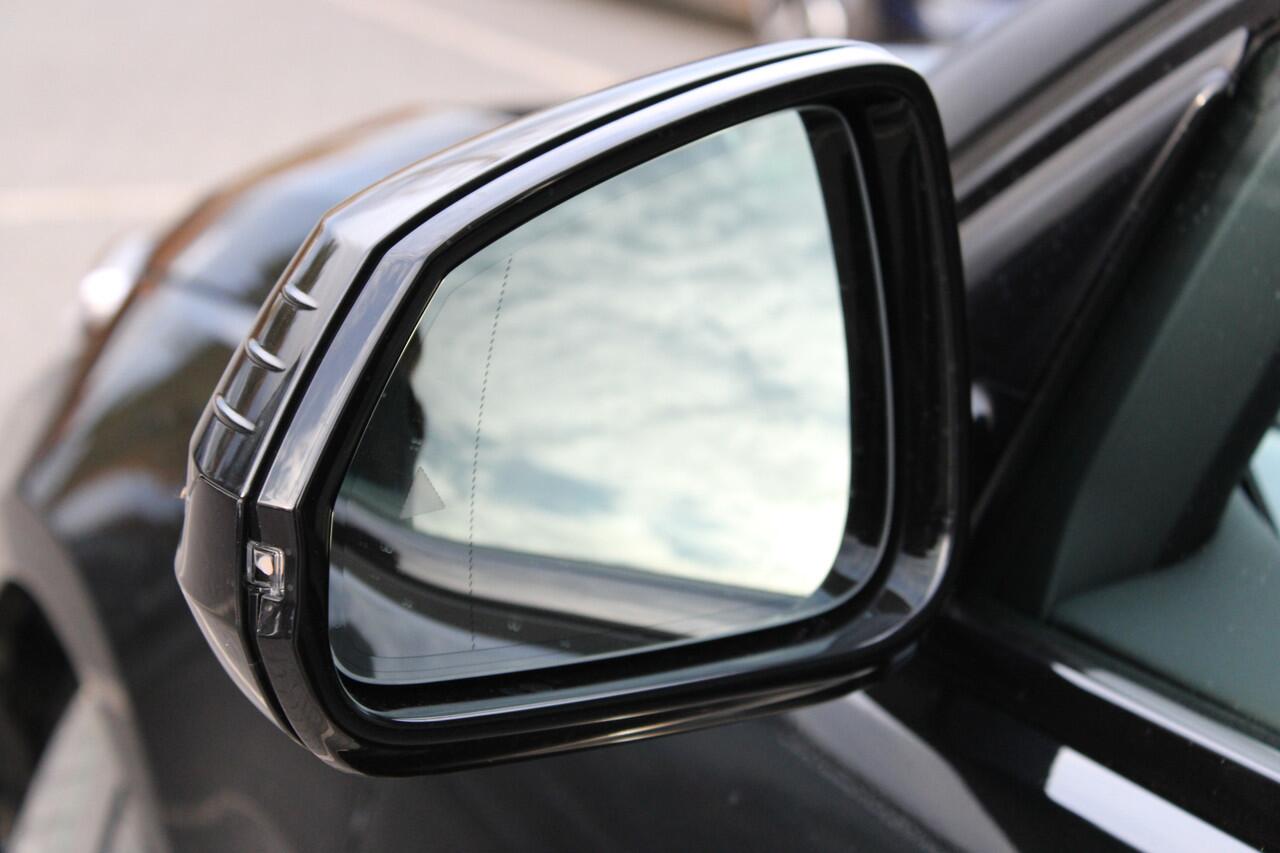 BMW 1-SERIE 120 M Sport Automaat / Sportstoelen / Achteruitrijcamera / M Adaptief onderstel / Comfort Access / Adaptieve LED / Stoelverwarming