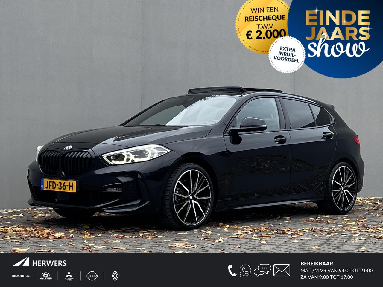 BMW 1-SERIE 118i / Dealer onderhouden / M-Sport / Panorama schuifdak / Head Up Display / Adaptieve Cruise Control / Harman Kardon Audio / Alcantara Sportstoelen / 19" / Camera /