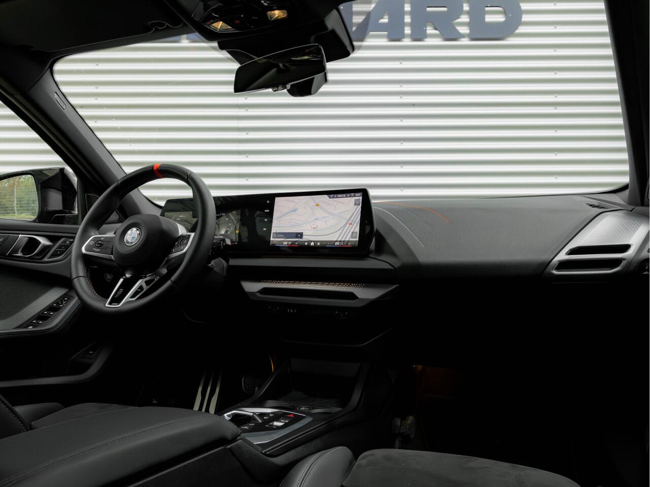 BMW 1-SERIE M135 xDrive M-Sport Pro - Pano - Harman Kardon - Driving Ass Plus