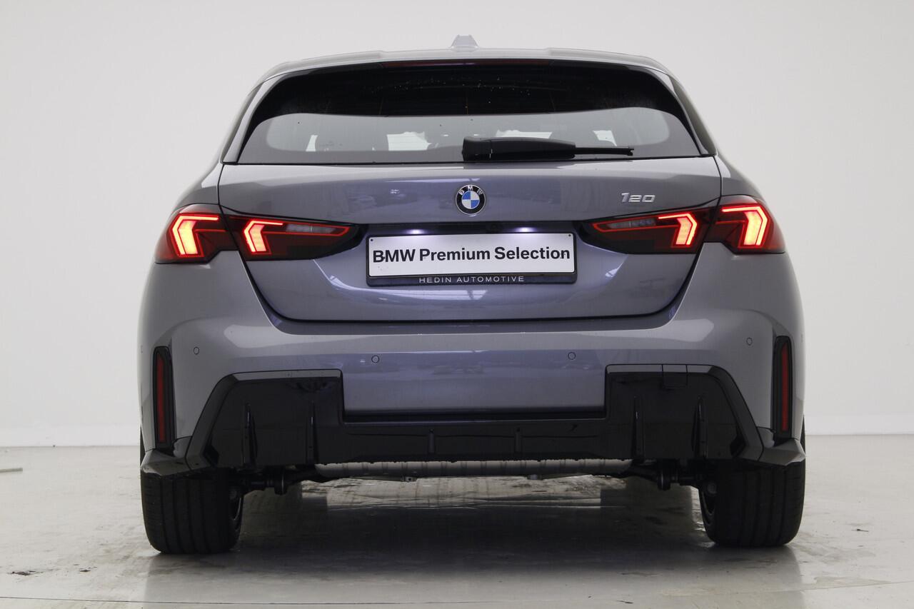 BMW 1-SERIE 120 M-Sport | Panorama | Stoelverwarming | Harman Kardon Premium Pack | BSI 3jr - 40.000 km | Nu voor 37.895,-