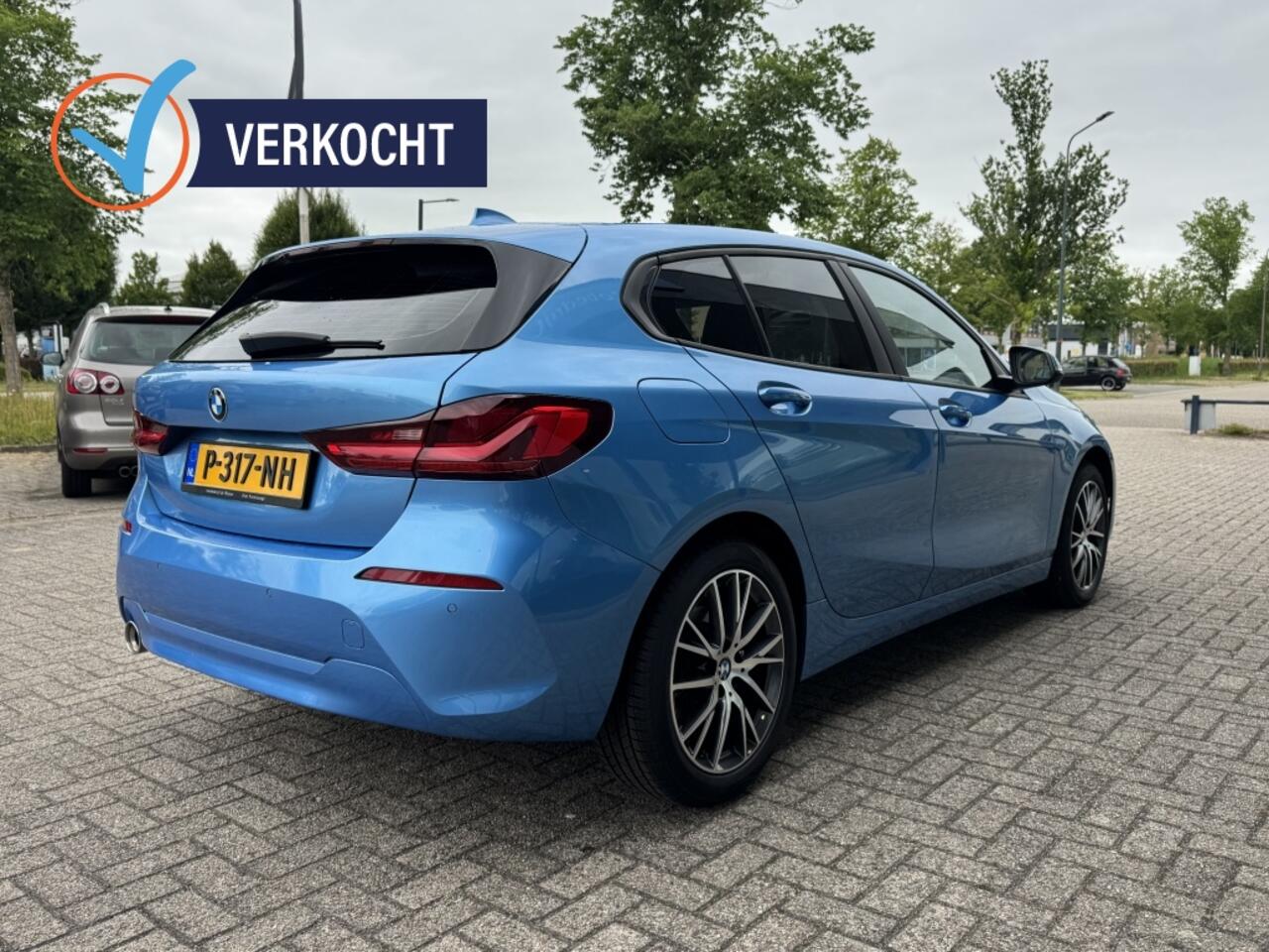 BMW 1-SERIE 118i High Executive| Clima, Cruise, Carplay, Stoelverwarming,