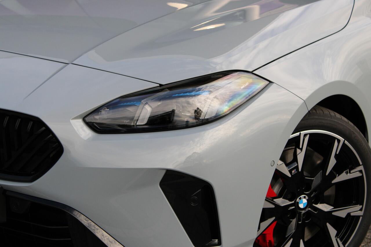 BMW 1-SERIE 120 M Sport Automaat / Panoramadak / Sportstoelen / Achteruitrijcamera / M Adaptief onderstel / Comfort Access / Adaptieve LED / Harman-Kardon / Stoelverwarming