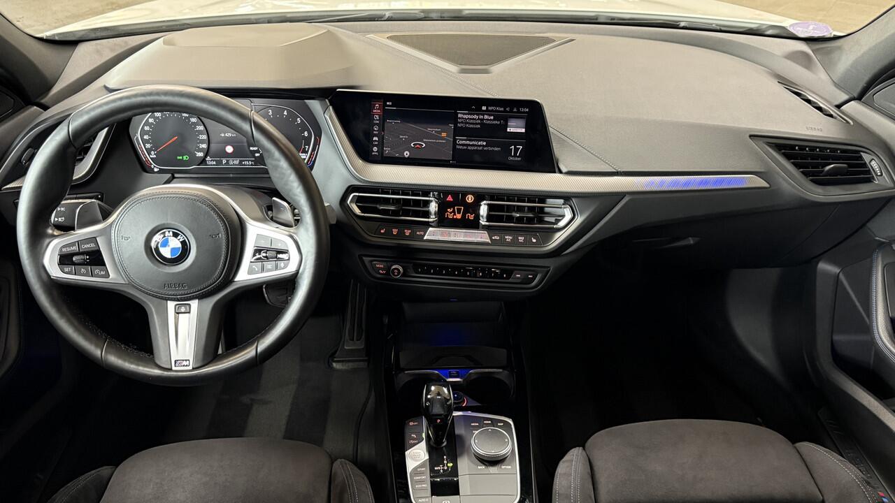 BMW 1-SERIE M135i xDrive High Executive Navi | 19" | Alcantara | Camera | PDC V+A |