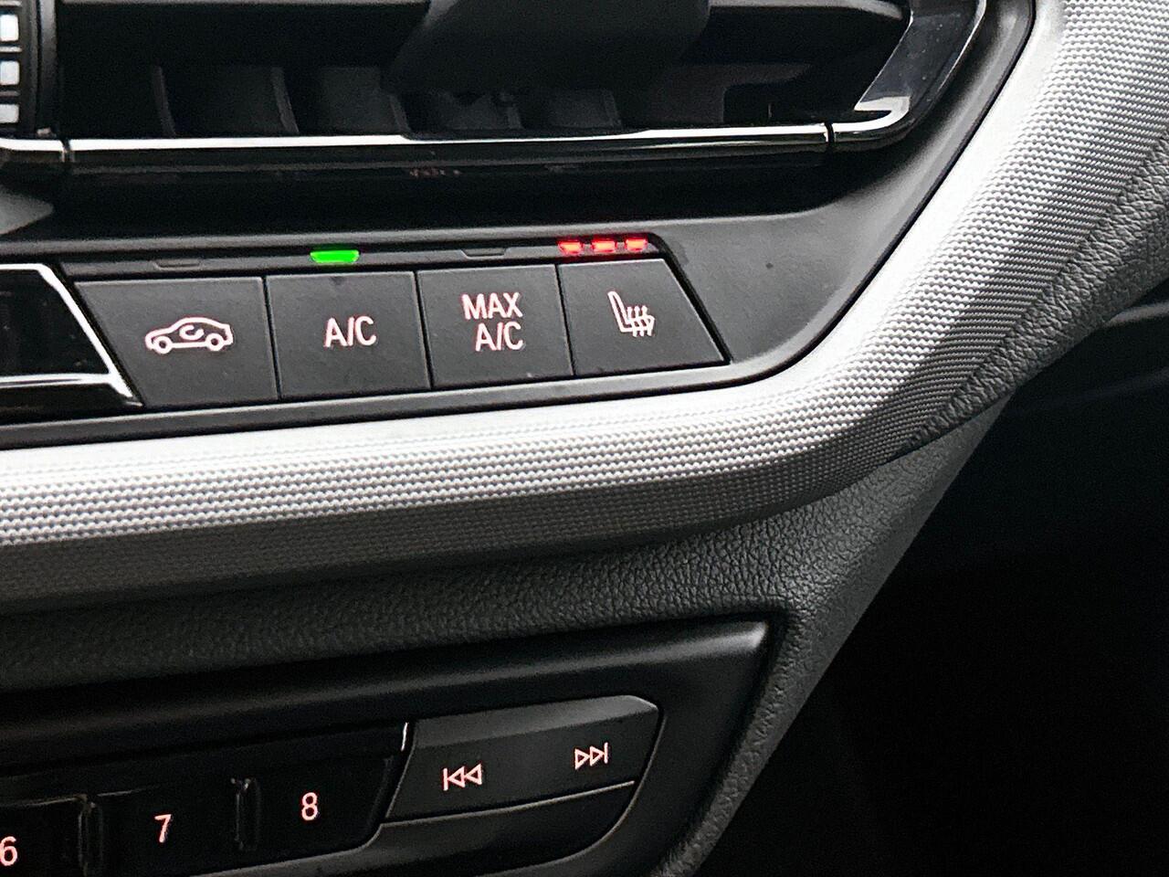 BMW 1-SERIE 116i Business Edition Plus CARPLAY | STOF-LEDER | NAVI