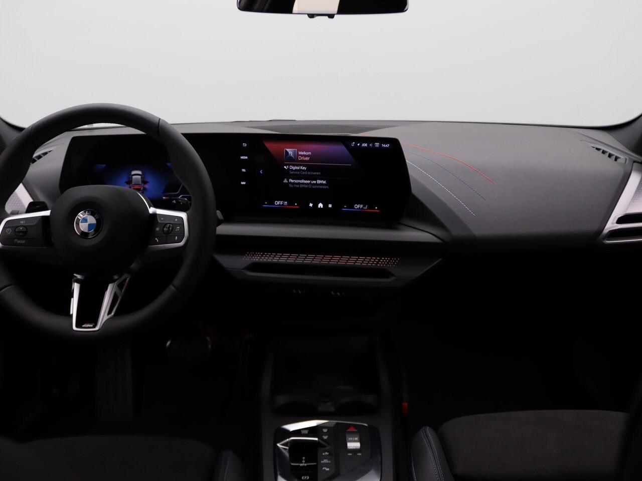 BMW 1-SERIE 120 M Sportpakket Pro | Premium Pack | Comfort Access | Driving Assistant | Parking Assistant | Harman Kardon | 19''