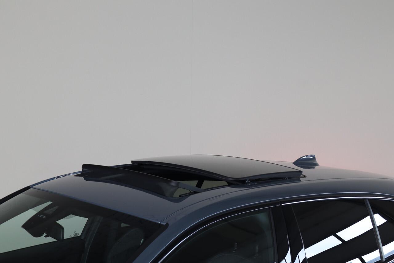 BMW 1-SERIE 118i Introduction Edition NL-Auto!! Pano I Stoelverwarming I Sfeerverlichting