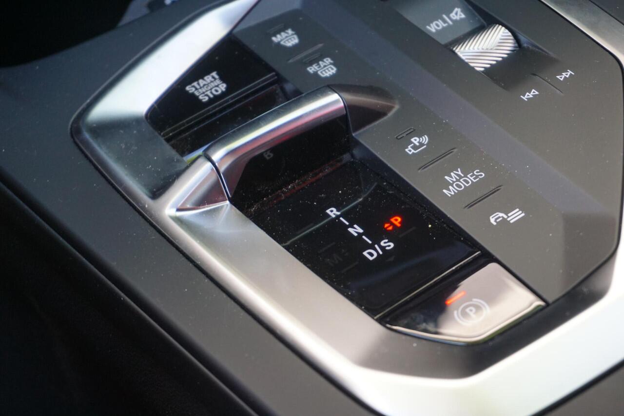 BMW 1-SERIE 5-deurs 120 M Sportpakket Executive | Innovation Pack | Harman-Kardon | Head-Up Display