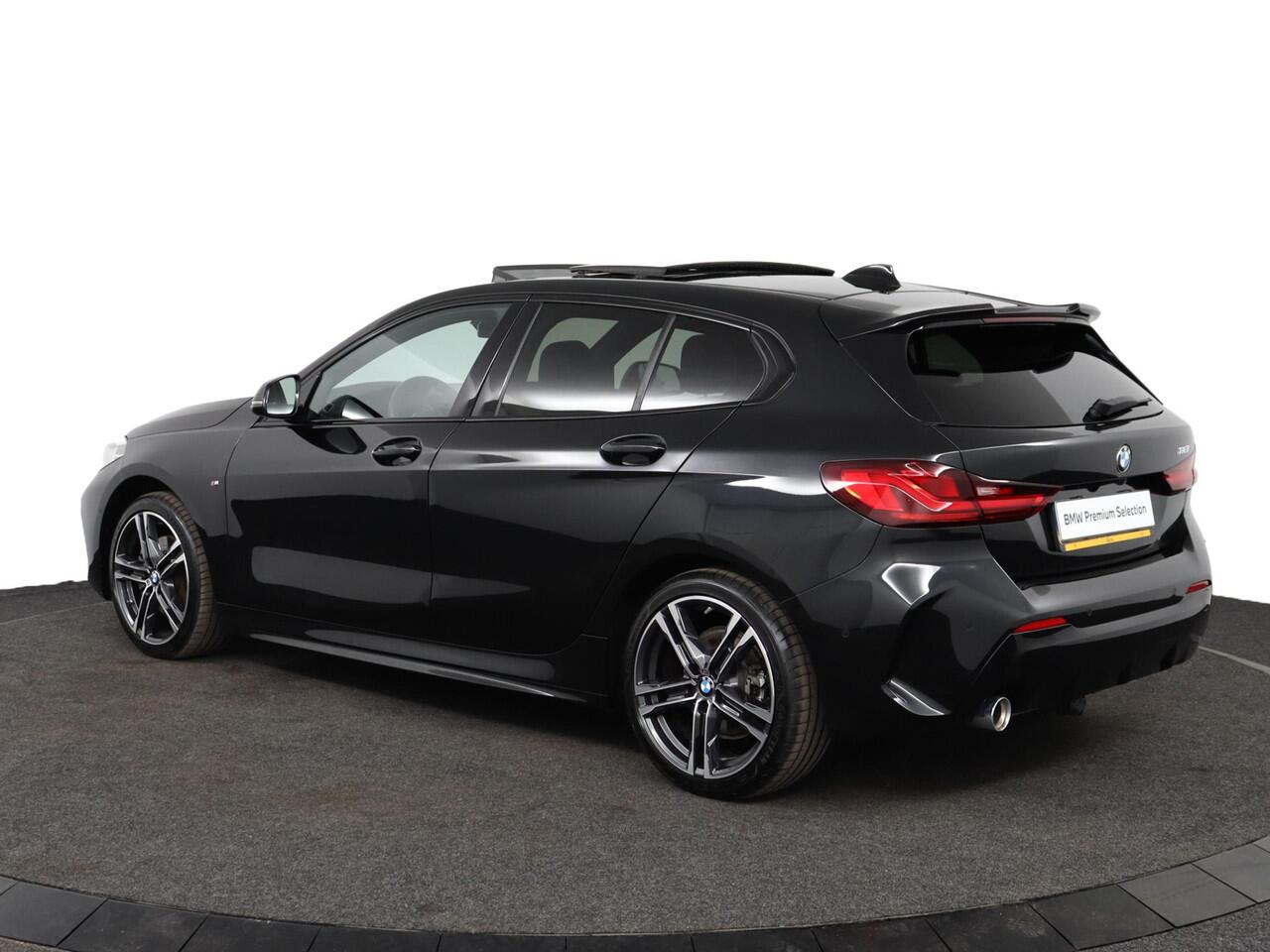 BMW 1-SERIE 118i | M Sportpakket | Panoramadak | Trekhaak