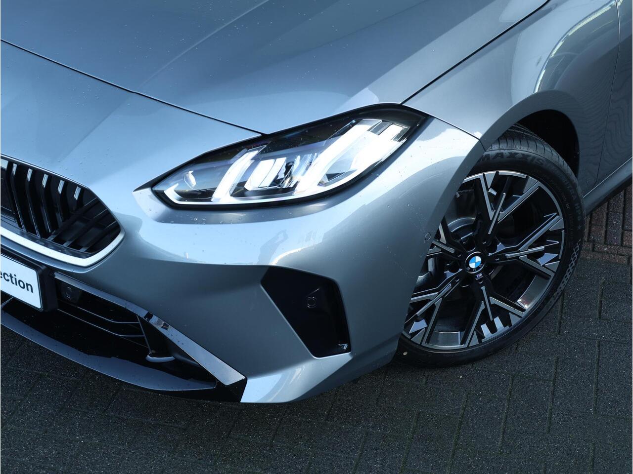 BMW 1-SERIE 120 M Sport Design Edition M Sportpakket/ Stuurwielrand verwarmd/ Achteruitrijcamera/ Getint Glas/ Sportstoelen/ Driving Assistant