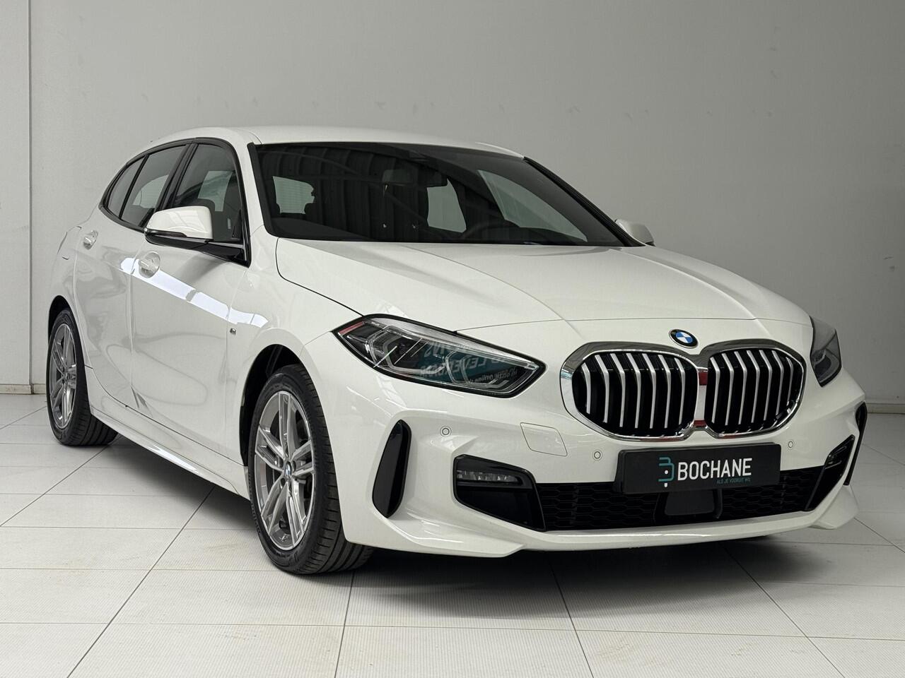 BMW 1-SERIE 118i High Executive M Sport | Stoelverwarming | Navi | PDC | Clima |