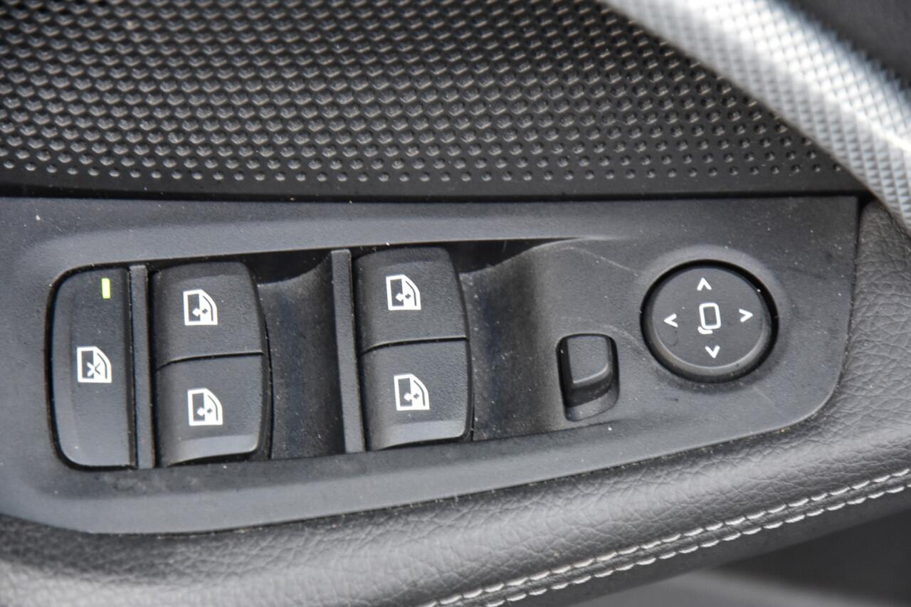 BMW 1-SERIE 118i High Executive SPORTLINE | SPORTLEDER | TREKHAAK | STOEL/STUUR VERW