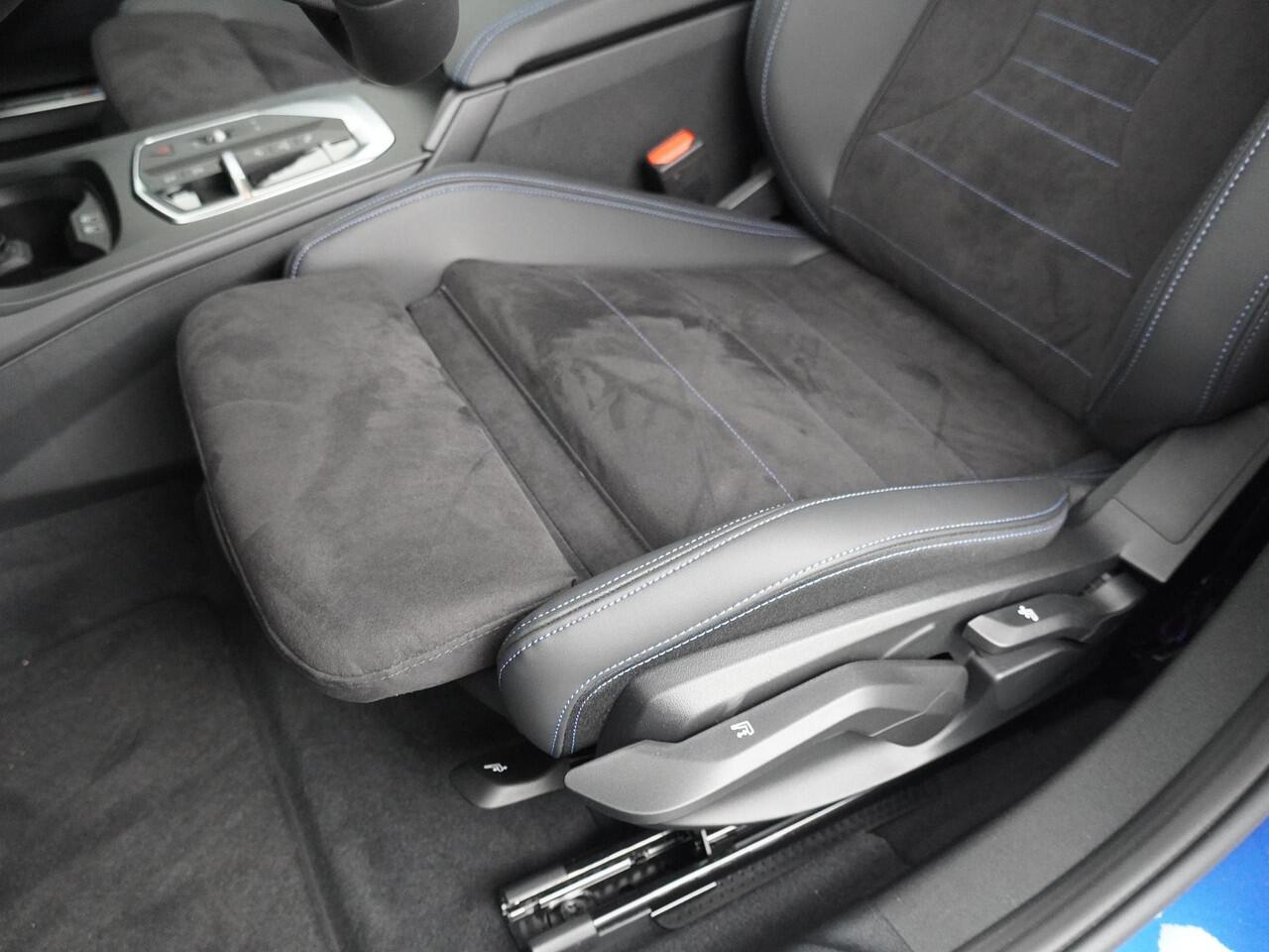 BMW 1-SERIE 120 M-Sport Pro | Panoramadak | Harman Kardon | Adaptive Cruise | Comfort Access |