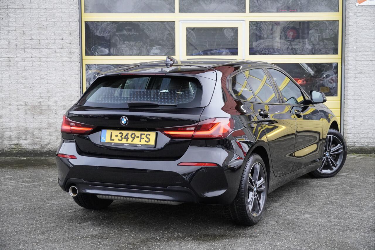 BMW 1-SERIE 116i Automaat! 5drs Sport Business Edition BJ2021 Lmv 17" | Led V+A | Pdc | Navi | Dashboard verlichting | Virtual cockpit | Climate control | Cruise control | Sportstoelen | Verwarmde voorstoelen | Getint glas