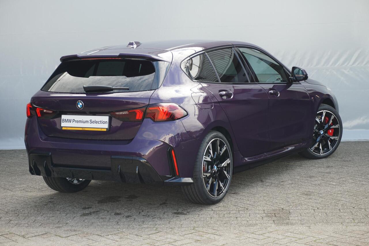 BMW 1-SERIE 120 M Sport Pro | Harman Kardon / Head-up / Rondomzicht camera's / Elektrisch verstelbare stoelen