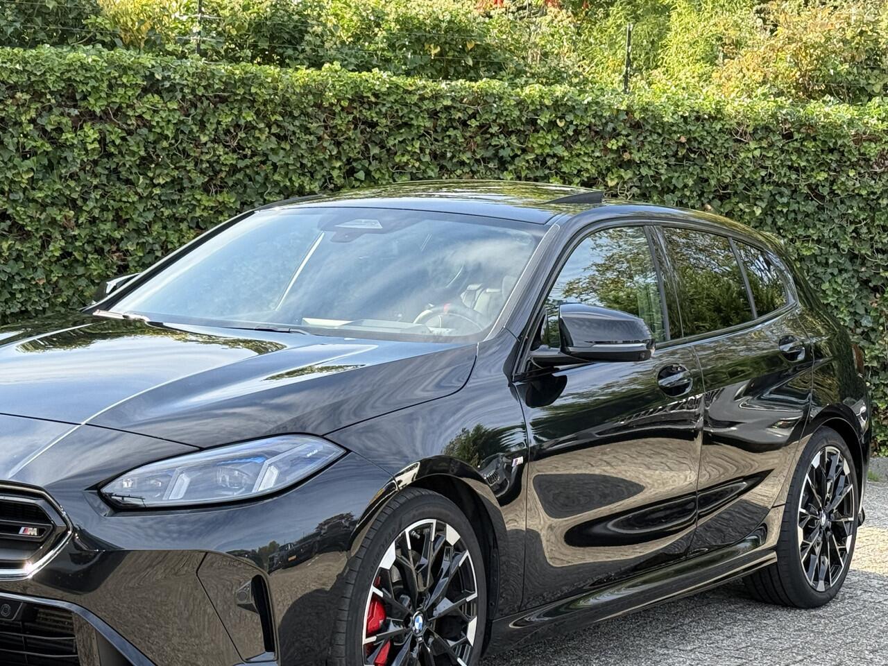 BMW 1-SERIE M135 xDrive | M-Sport Pro | 19'' | Panorama | Stuur + Stoelverw. | Harman/Kardon