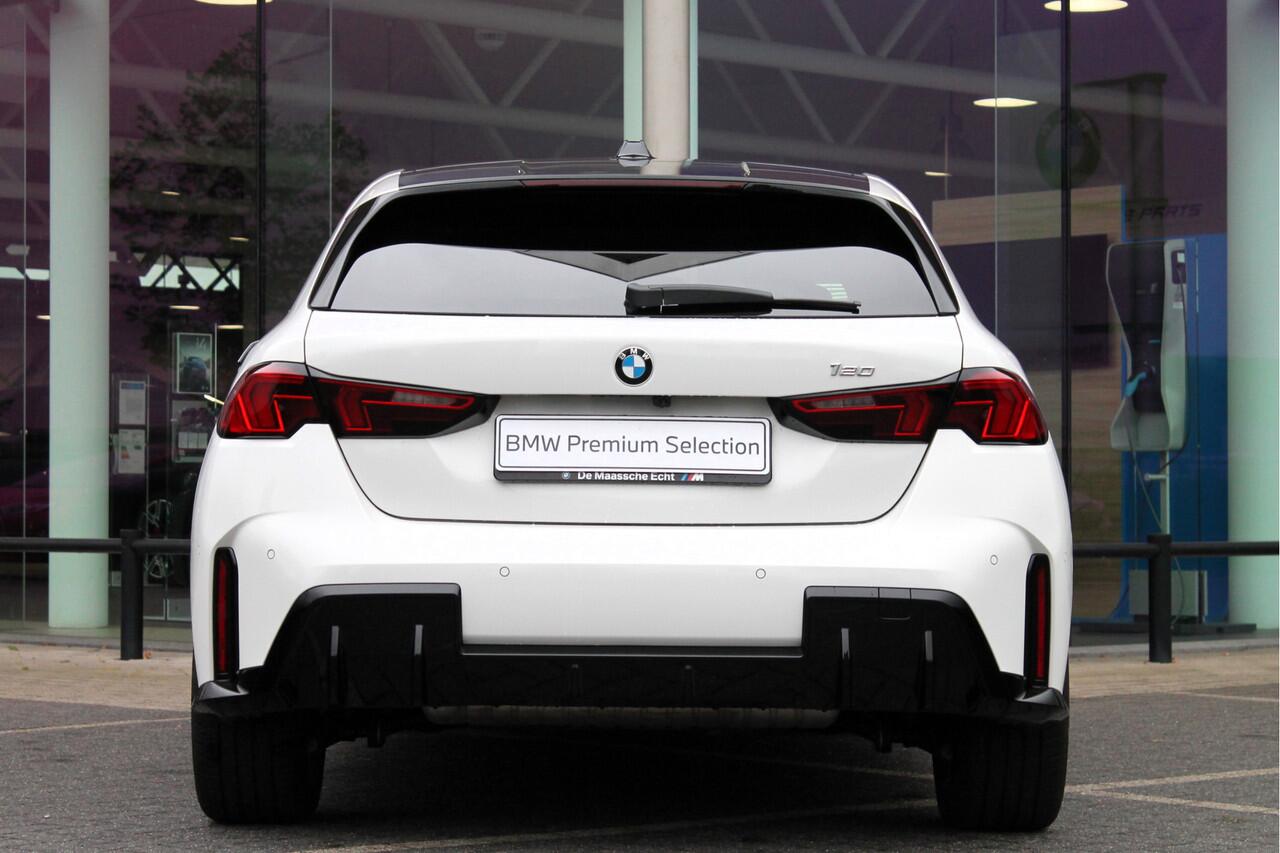 BMW 1-SERIE 120 High Executive M Sport Automaat / Sportstoelen / Stoelverwarming / M Adaptief onderstel / Adaptieve LED / Parking Assistant / Harman Kardon / Comfort Access