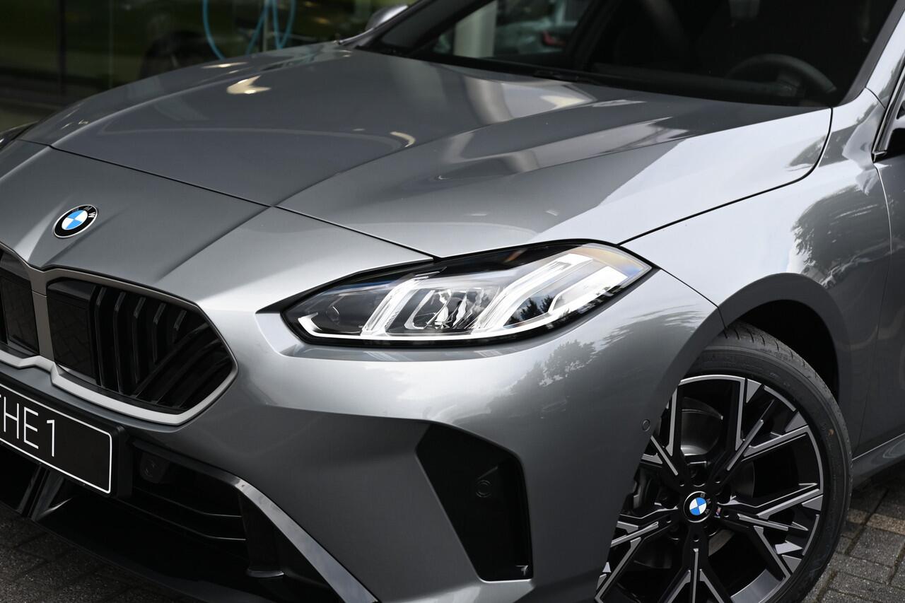 BMW 1-SERIE 120 M Sport Automaat / Sportstoelen / Achteruitrijcamera / M Adaptief onderstel / Parking Assistant / Stoelverwarming