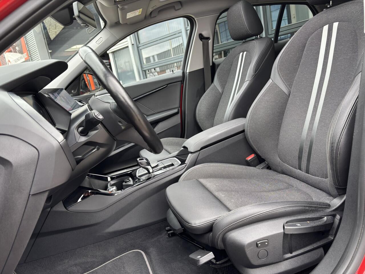 BMW 1-SERIE 118i Executive Sportline / Schuifkanteldak / Harman Kardon Audio / Camera / Stoel en Stuurverwarming /