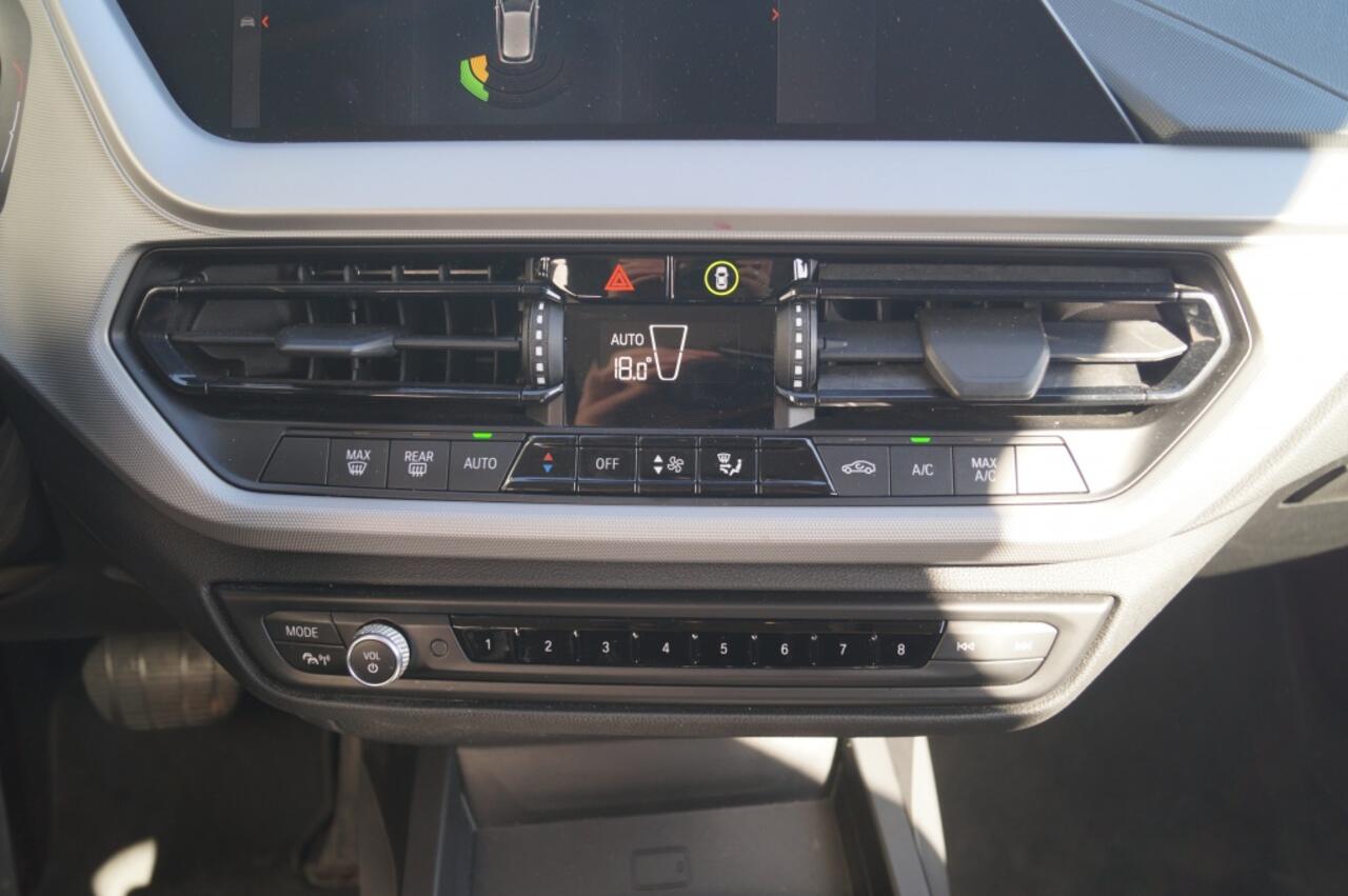 BMW 1-SERIE 116d Automaat Executive Sport -NAVI-ECC-PDC-