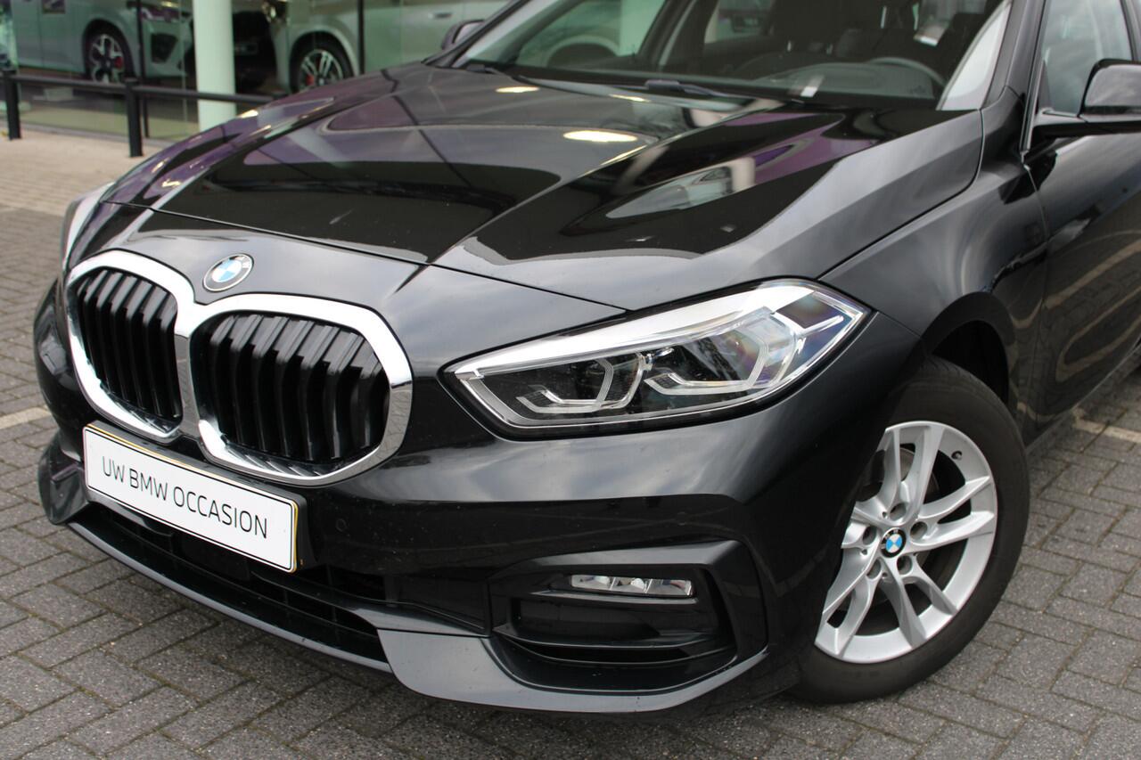 BMW 1-SERIE 118i Sport Line Automaat / Sportstoelen / Head-Up / Stoelverwarming / LED / Live Cockpit Professional