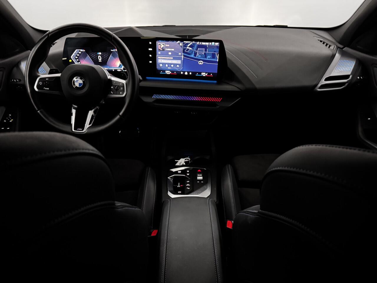 BMW 1-SERIE 120 M Sport Half leder, 360 Camera, Navi, Keyless start, Head-up display, Cruise control adaptief, 3 jaar garantie